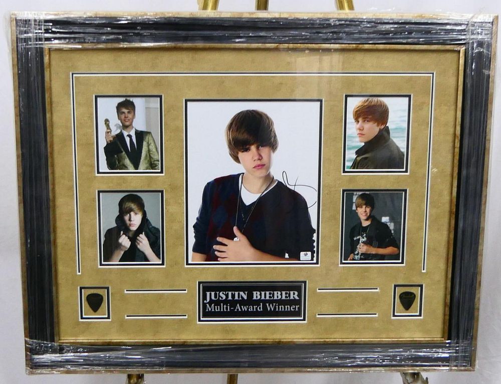 Appraisal: JUSTIN BEIBER SIGNED PHOTOGRAPH FRAMED DISPLAY Justin Beiber autographed photograph