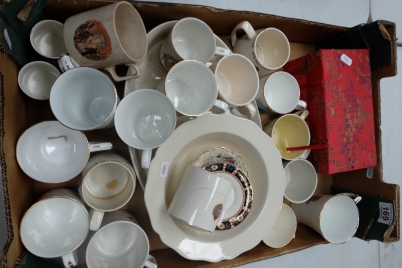 Appraisal: A mixed collection of items to include Wedgwood flan tray