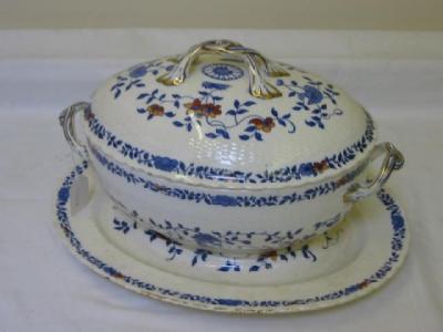 Appraisal: A VICTORIAN MINTON DINNER SERVICE for twelve settings with wicker