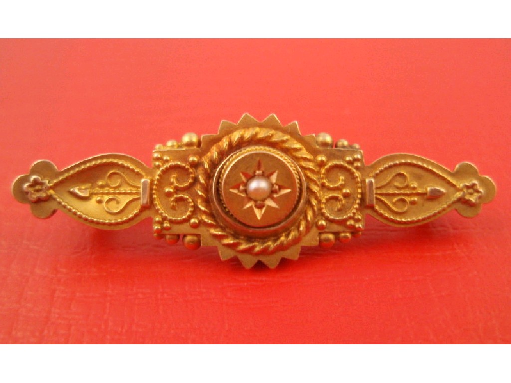 Appraisal: A Victorian bar brooch in ct gold Chester assay