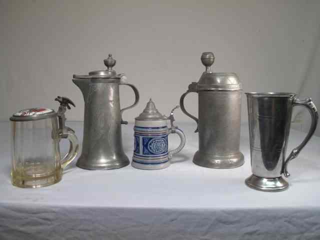 Appraisal: Lot of five German beer steins Includes a small pottery