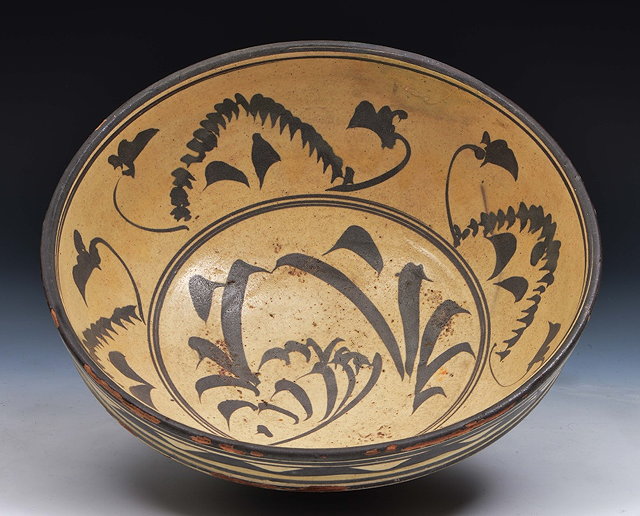 Appraisal: A Chinese Cizhou bowlwith stylised foliated motifs cm