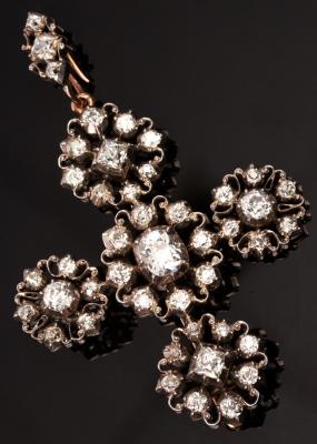 Appraisal: A diamond pendant brooch of cross form the pendant centred