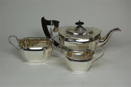 Appraisal: A modern three piece tea set by Viners Sheffield comprising