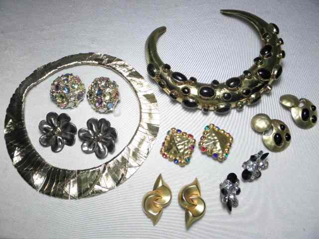 Appraisal: Assorted ladies costume jewelry Includes sterling gold tone enamel faux