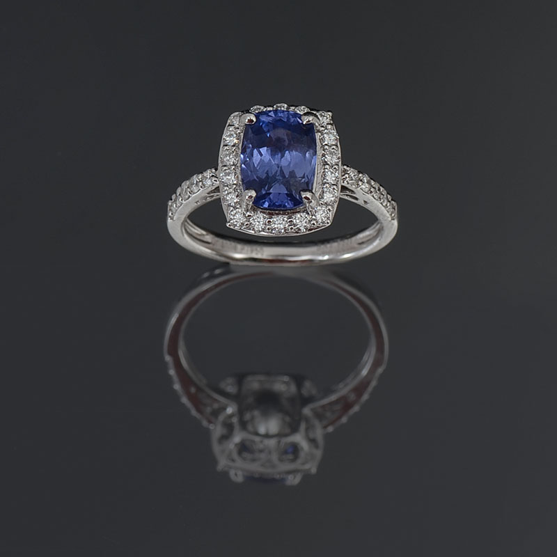 Appraisal: CT NATURAL SAPPHIRE RING IN PLATINUM WITH DIAMONDS Featured sapphire