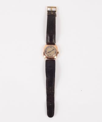 Appraisal: A gentleman's ct gold wristwatch with Swiss movement Chester marks