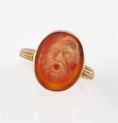 Appraisal: A carved oval agate cameo ring depicting a grotesque mask