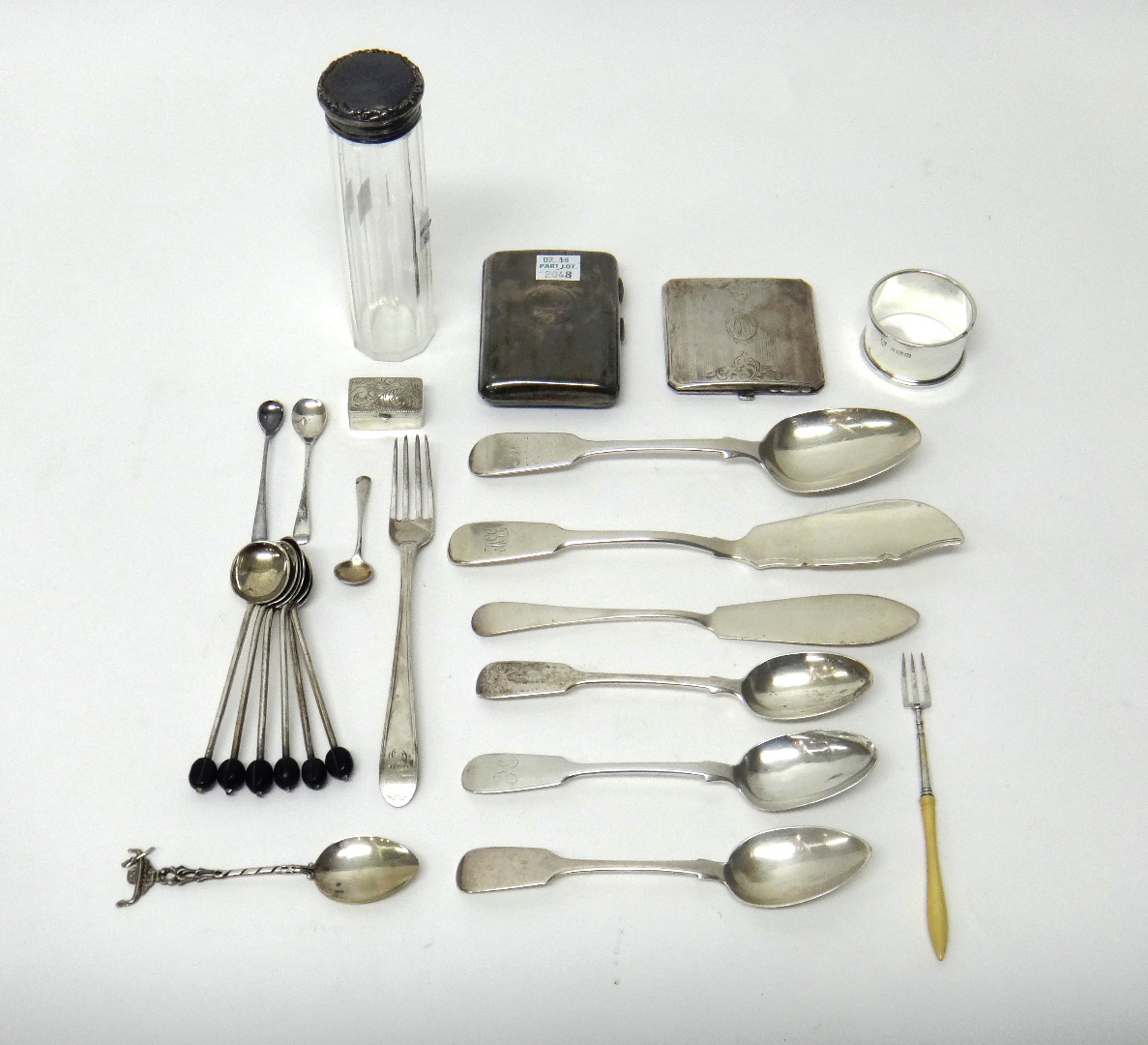 Appraisal: Silver comprising two butter knives three fiddle pattern teaspoons a