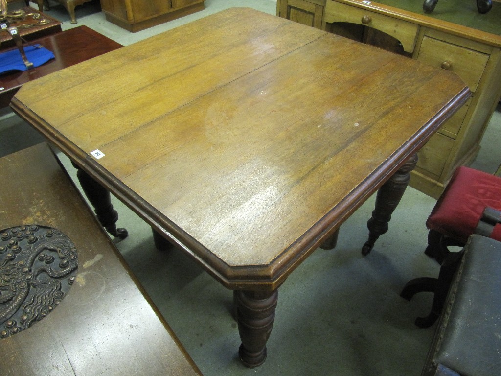 Appraisal: Victorian oak telescope table