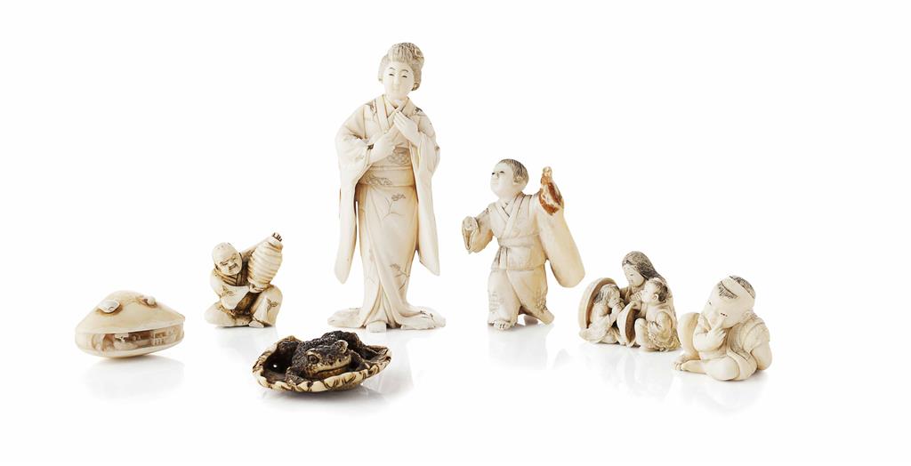 Appraisal: YGROUP OF JAPANESE IVORY CARVINGS MEIJI PERIOD comprising a figure