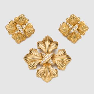 Appraisal: K Yellow Gold and Diamond Suite K Yellow Gold and