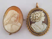 Appraisal: A yellow metal tests carat gold mounted carved shell cameo