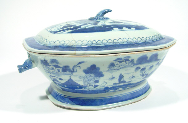 Appraisal: th Century Chinese octagonal export porcelain tureen and cover painted