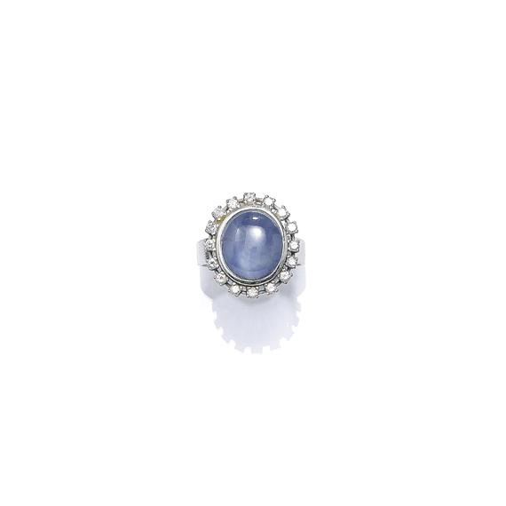 Appraisal: AN ASTERIA SAPPHIRE AND DIAMOND RING White gold Elegant ring