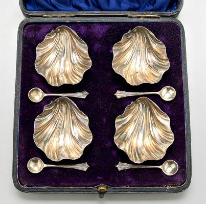 Appraisal: Cased English silver salts spoons four shell form salts ball