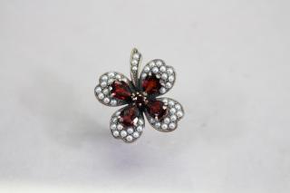 Appraisal: Sterling Garnet Leaf Clover Pin Sterling Garnet Leaf Clover Pin