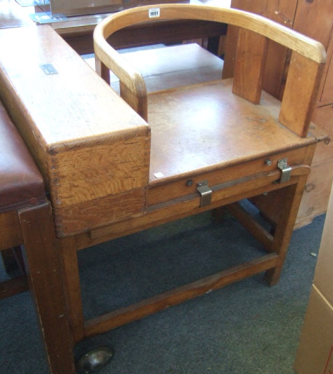 Appraisal: A portable oak weighing seat by Avery