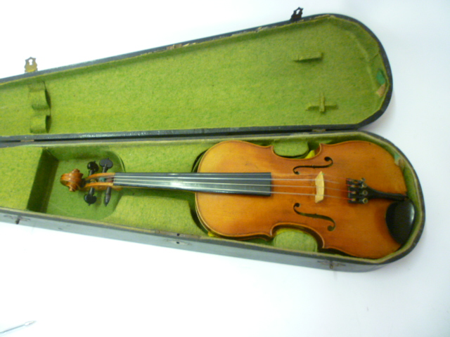 Appraisal: A VIOLIN th century with purfling to front and two