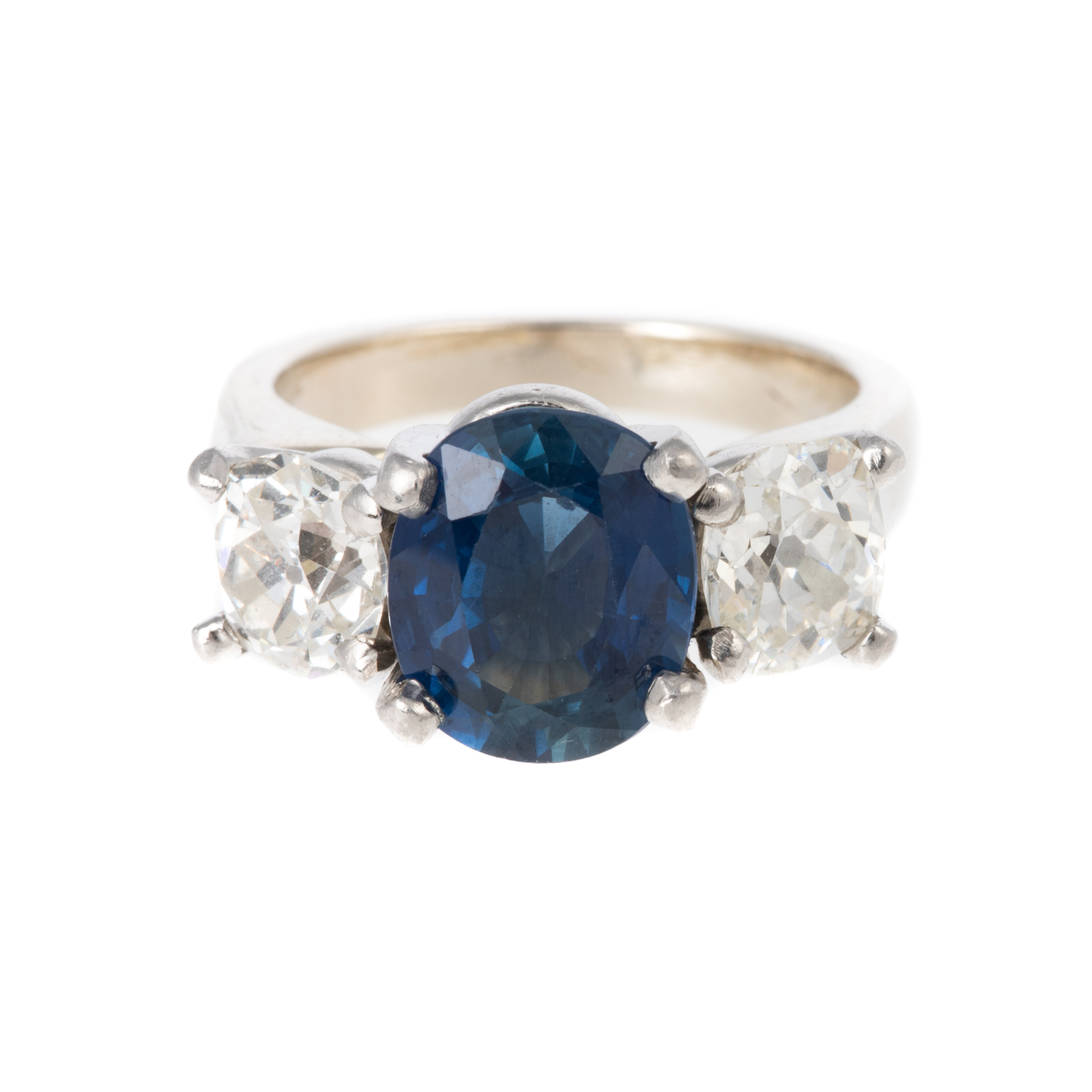 Appraisal: A CLASSIC K THREE-STONE SAPPHIRE DIAMOND RING K white gold