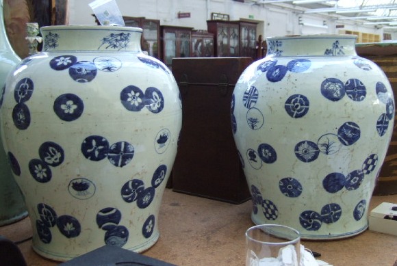 Appraisal: A pair of Chinese blue and white pottery vases th