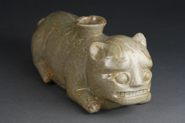 Appraisal: Recumbent lion molded of pottery covered in heavy celadon glaze