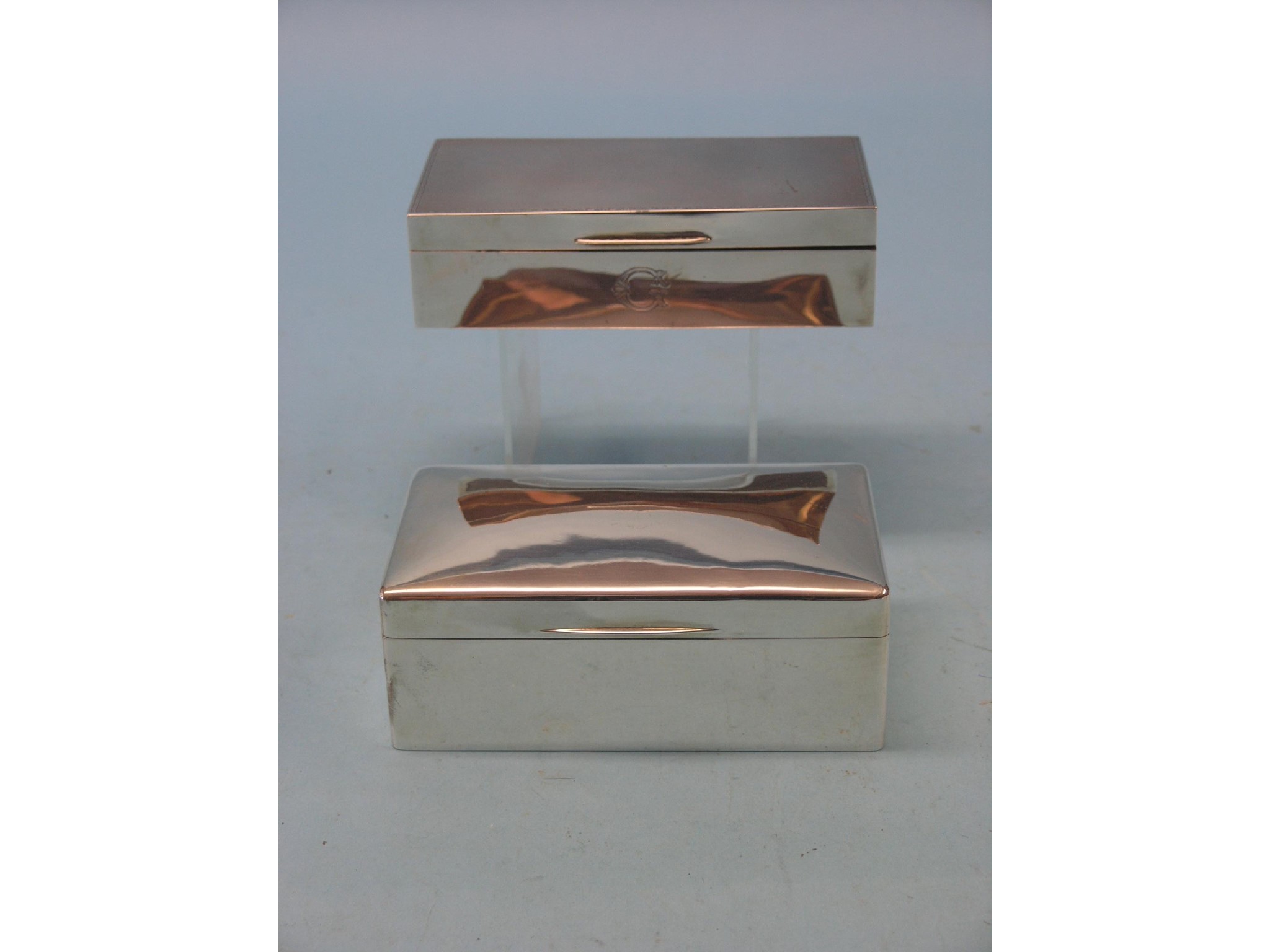 Appraisal: Two silver cigarette boxes London and Birmingham