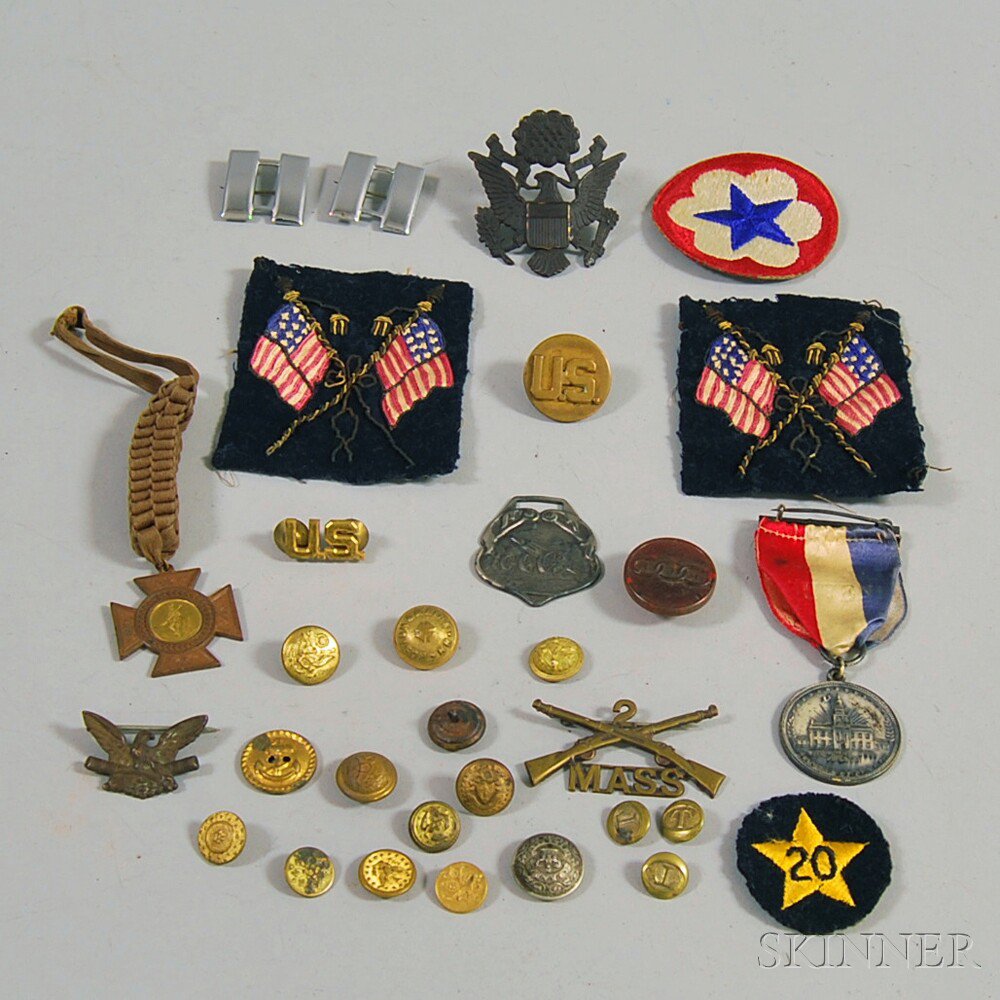 Appraisal: Collection of Military Buttons and Pins c th and th