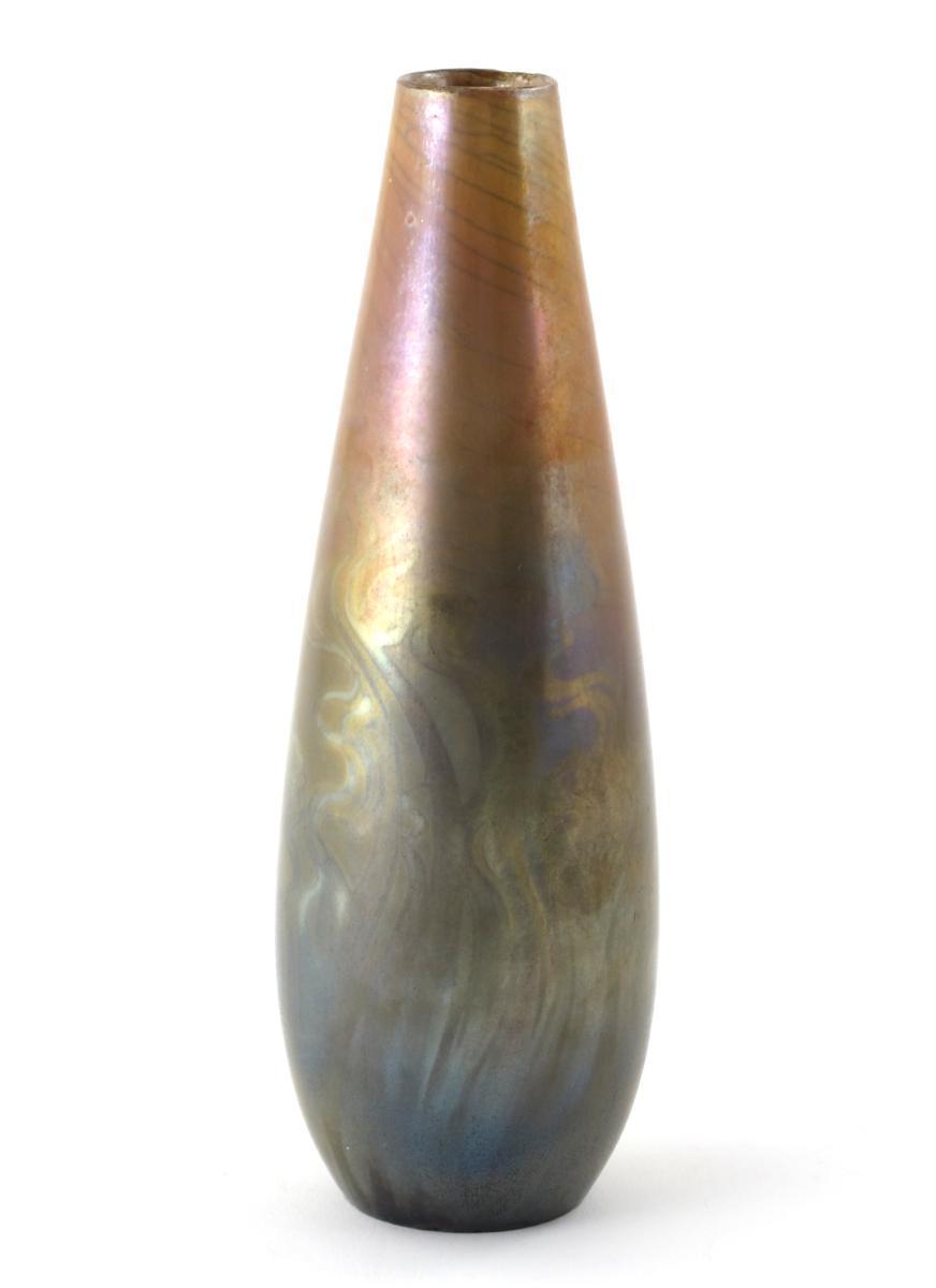 Appraisal: A continental pottery vase