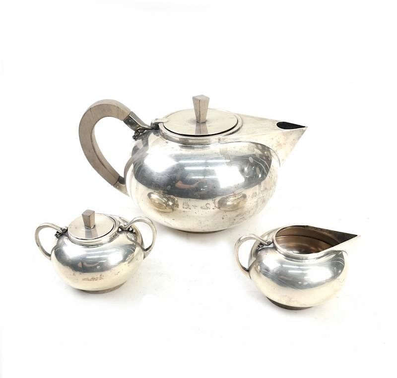 Appraisal: Sterling Silver Three-Piece Tea Service Sterling silver three-piece tea service