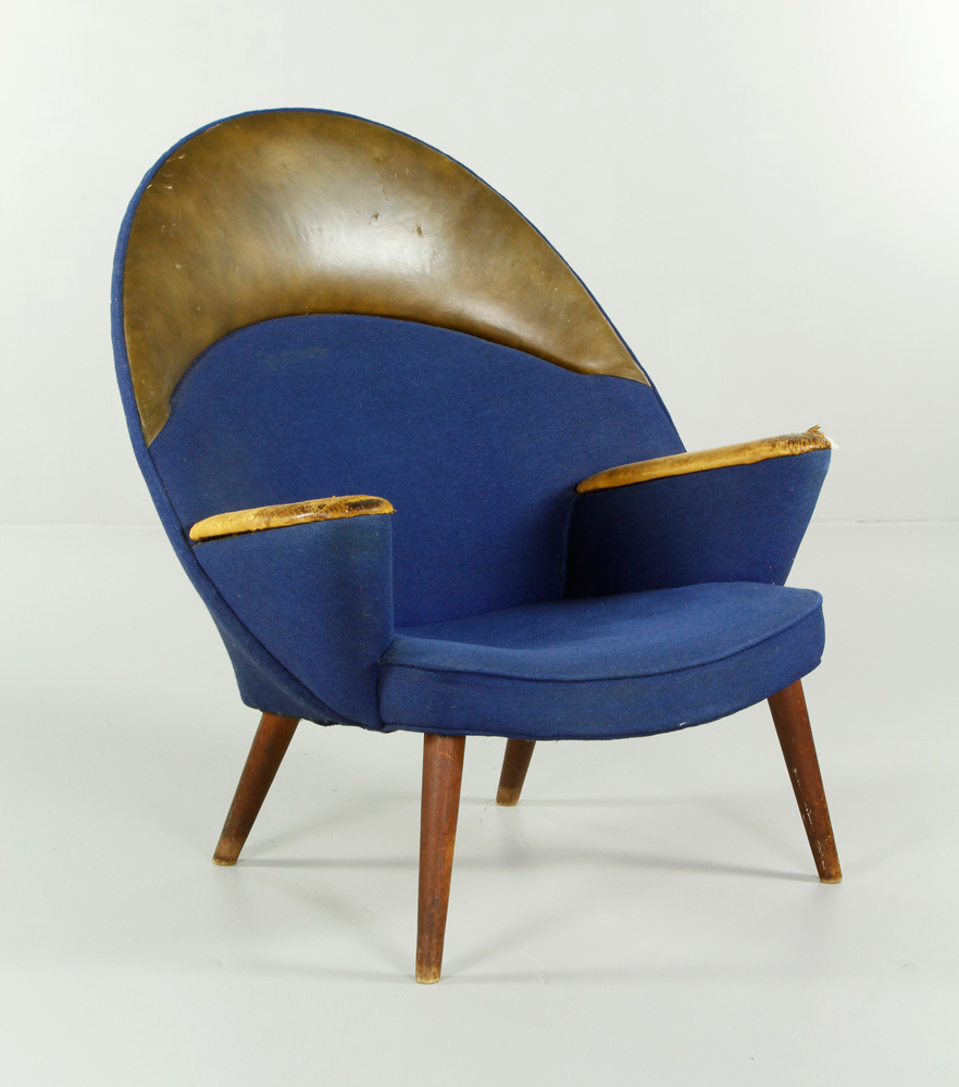 Appraisal: - Hans Wegner Peacock Chair Hans Wegner Peacock chair with