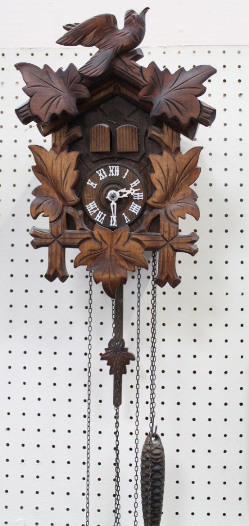 Appraisal: A small Black Forest style cuckoo clock cm