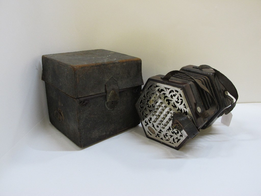 Appraisal: A Wheatstone concertina in fitted case