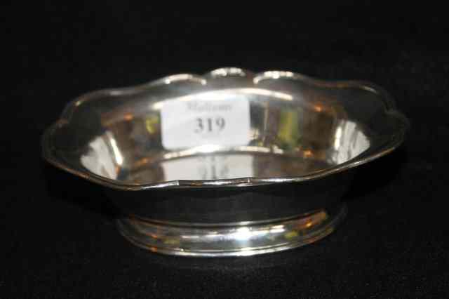 Appraisal: A GEORGIAN OPEN SILVER BOWL of oval form with fluted