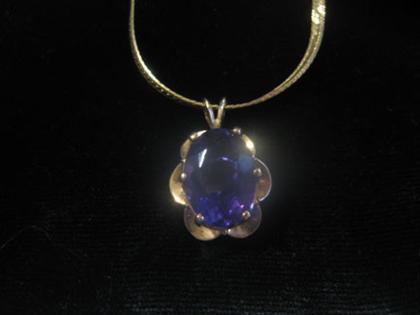 Appraisal: karat yellow gold and amethyst pendant necklace th century Oval