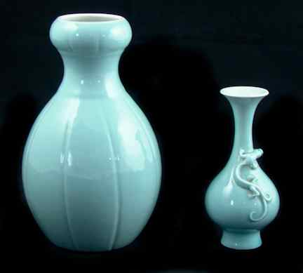 Appraisal: CHINESE CLAIR-DE-LUNE-GLAZED VASE Ming Chenghua six-character mark in underglaze blue