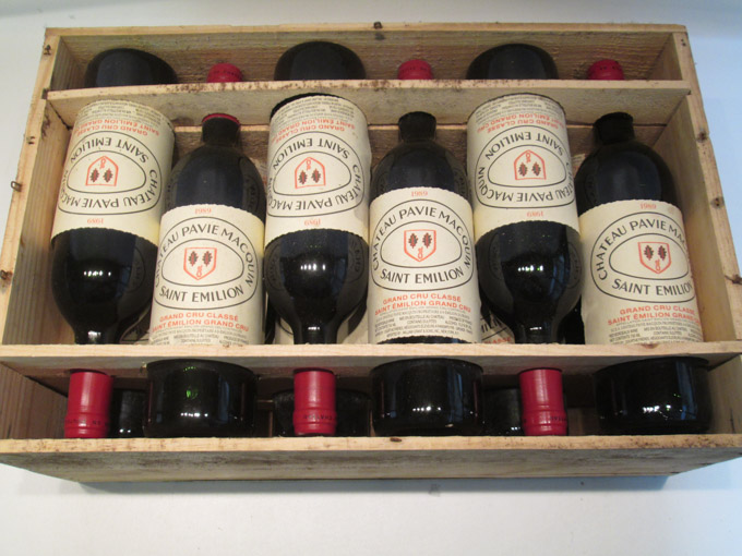 Appraisal: A TWELVE BOTTLE CASE OF VINTAGE FRENCH RED BORDEAUX WINE