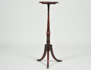 Appraisal: GEORGIAN STYLE TRIPOD FERN STAND With circular dish top Height