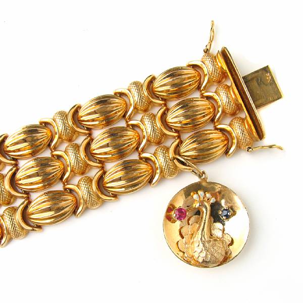 Appraisal: An k wide flexible gold bracelet Italian with oval textured