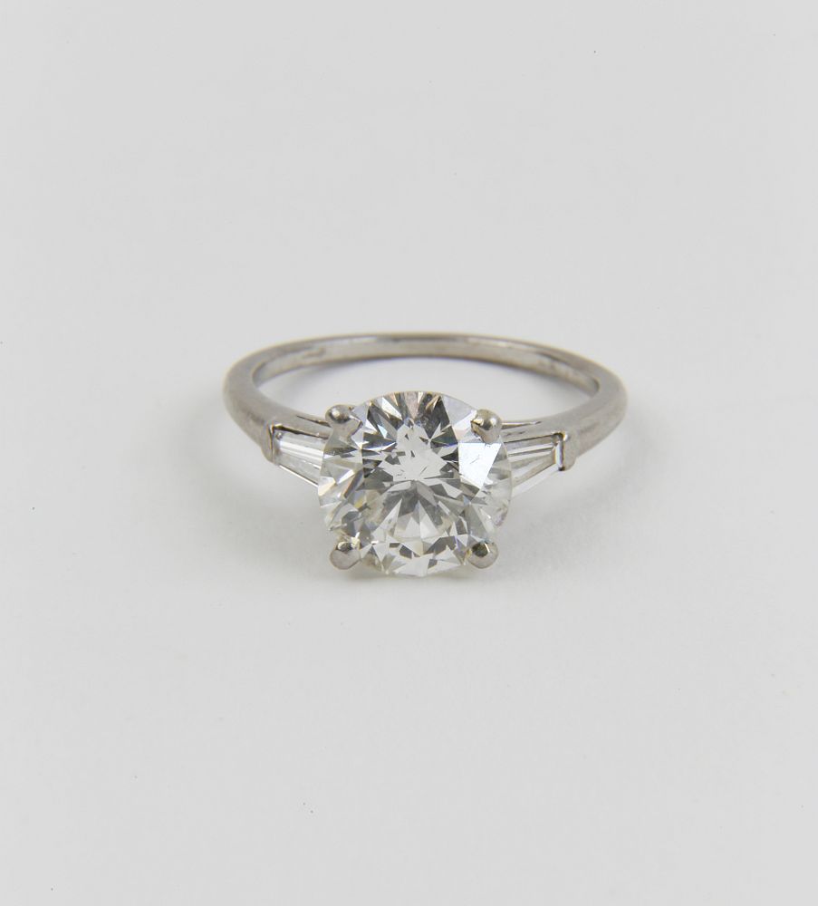 Appraisal: Vintage Old European Cut Diamond Platinum Ring Flanked by Tapering