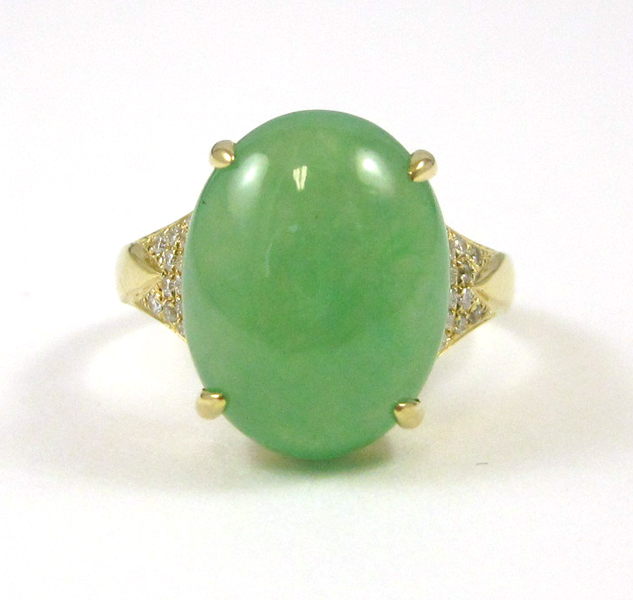 Appraisal: JADE DIAMOND AND EIGHTEEN KARAT GOLD RING with round-cut diamonds