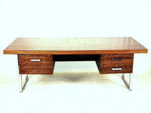 Appraisal: Gordon Russell Associates GB a large executive desk c the