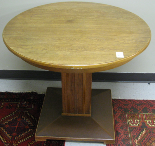 Appraisal: A ROUND OAK CENTER TABLE Belgian early th century having