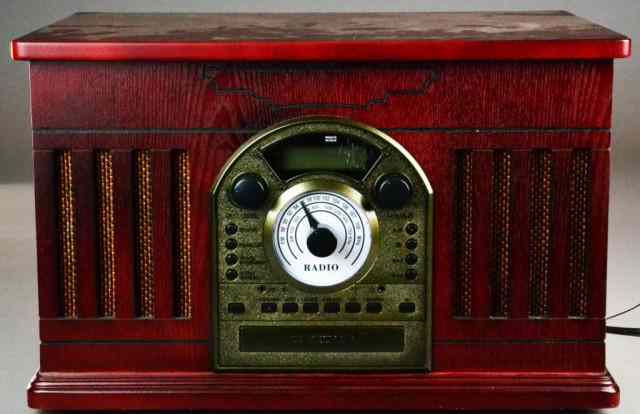 Appraisal: Antique Style Table Radio - StereoNewly made by Starlogic to