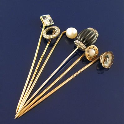 Appraisal: A gold stick pin mounted with a carved agate depicting