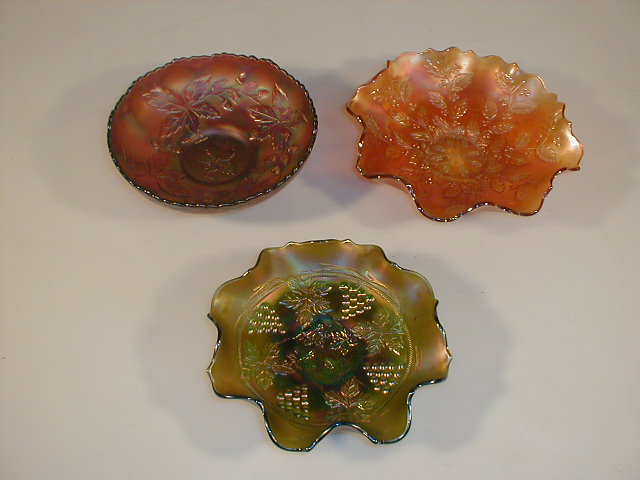 Appraisal: Three carnival glass bowls