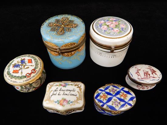 Appraisal: Snuff boxes six pieces five porcelain and one glass one