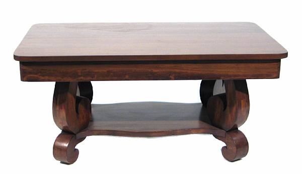 Appraisal: An American mahogany coffee table height in width in depth