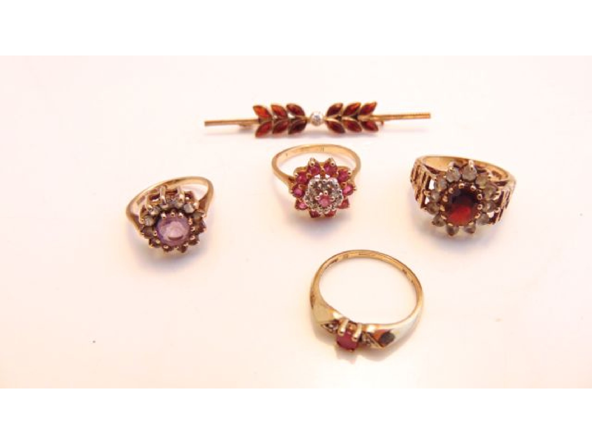 Appraisal: A ct gold gem-set bar brooch g a ruby and