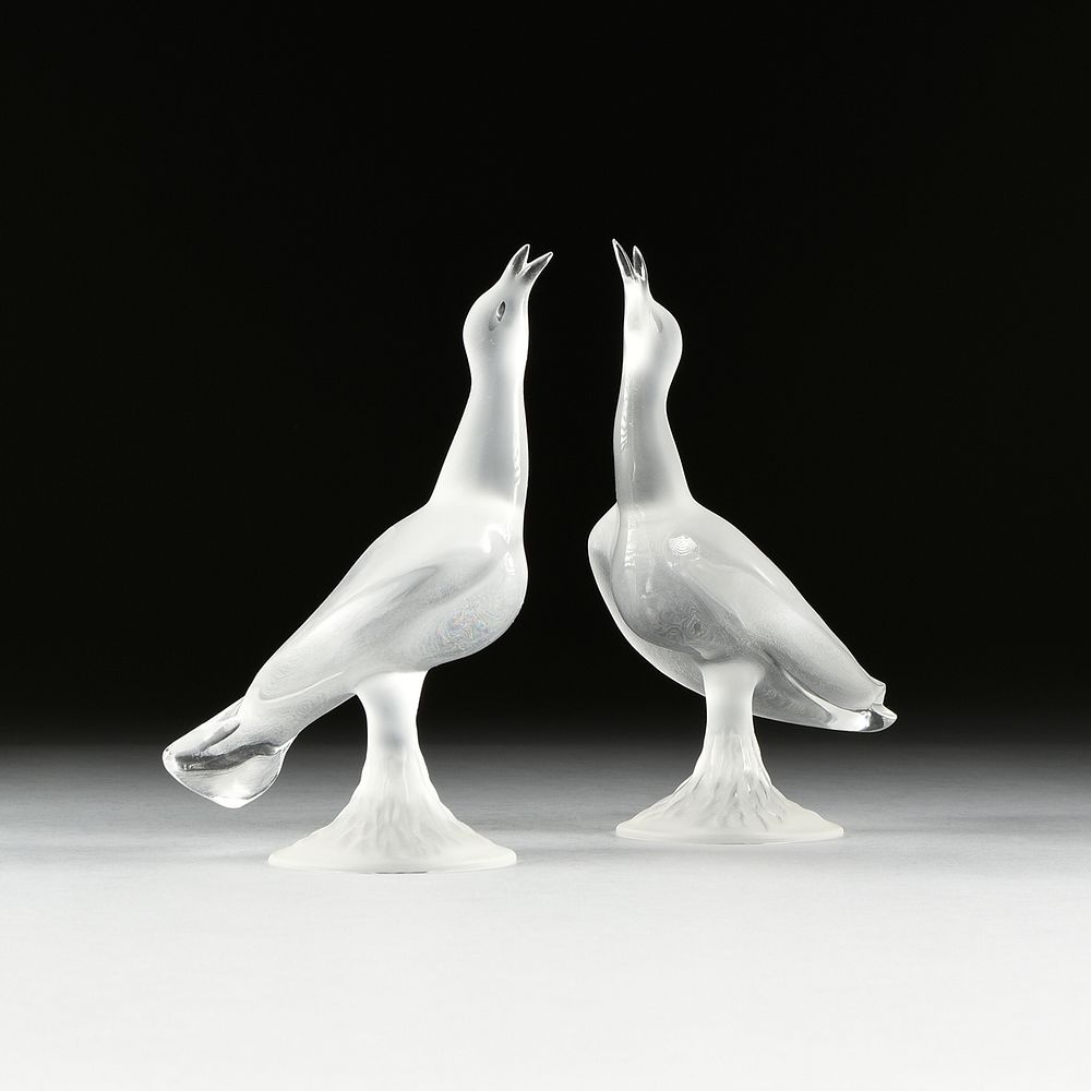 Appraisal: A PAIR OF LALIQUE FROSTED AND CLEAR CRYSTAL SEAGULL BIRD